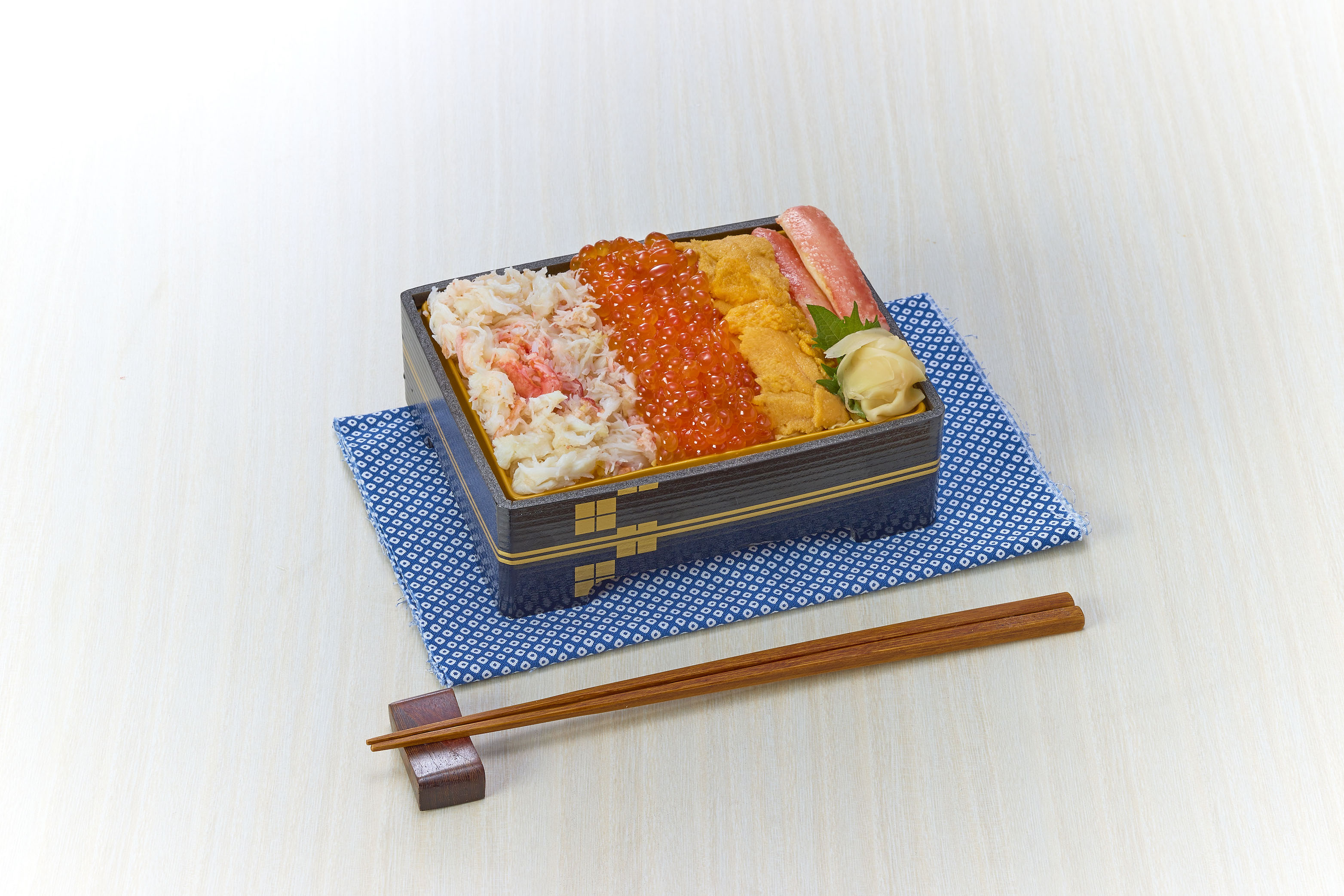 ⑬　贅沢海鮮ちらし寿司