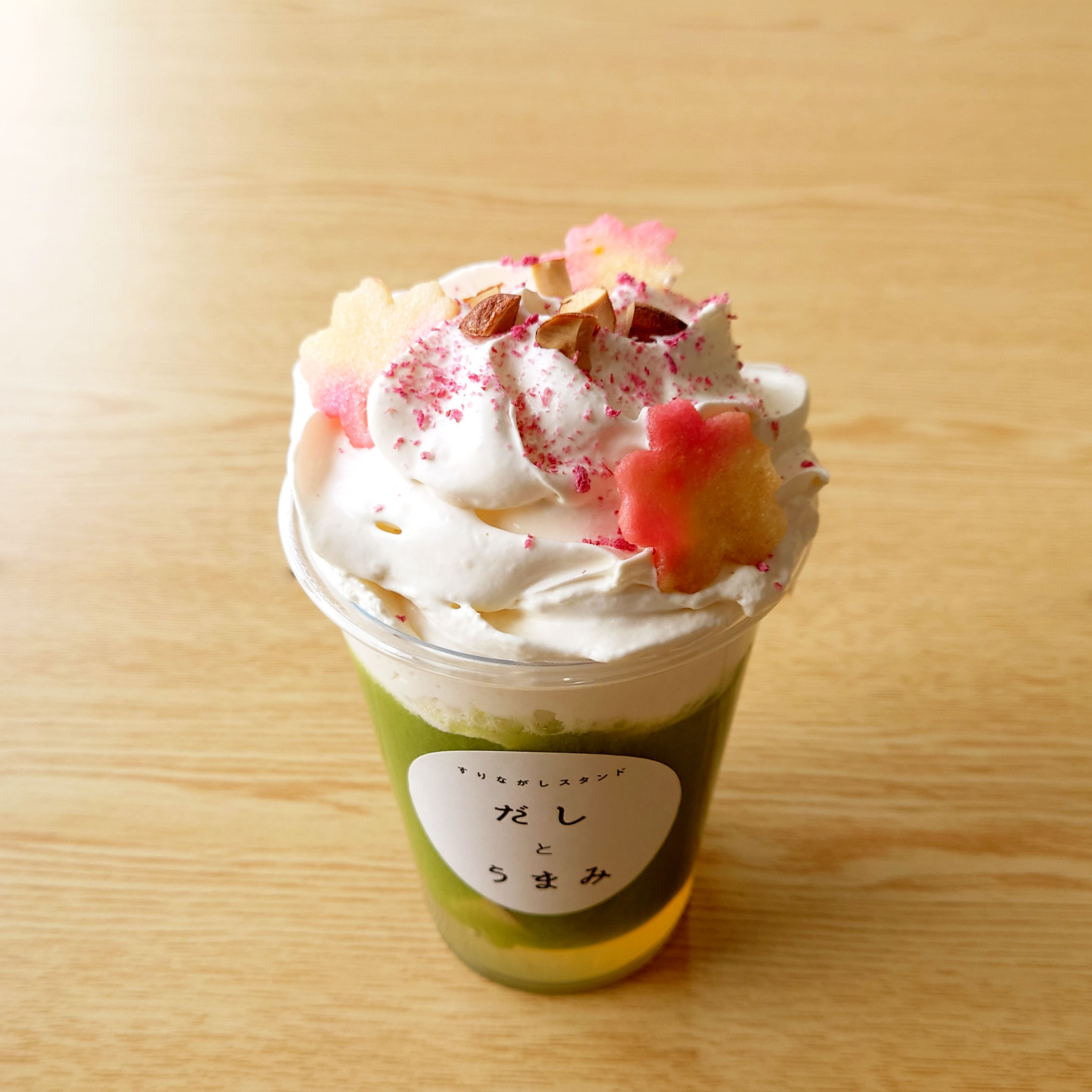 【すりながし】うすい豆・海老・タケノコ、ナッツ・桜麩・桜フレーク・桜の香りの豆乳エスプーマ