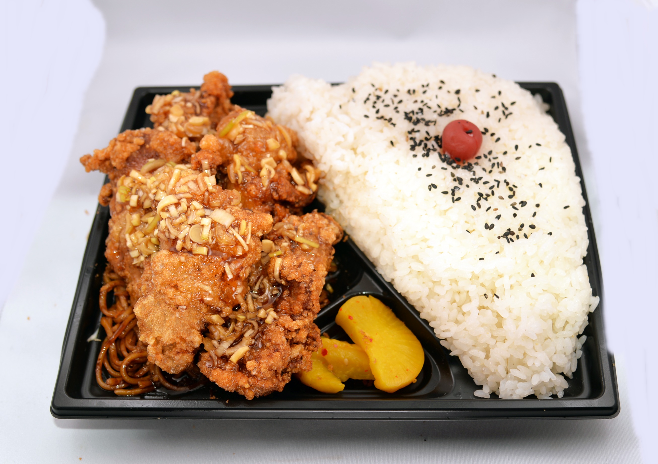 メガ盛りマンモス弁当の料理写真